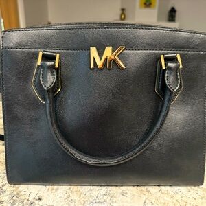 MK black purse , great condition
